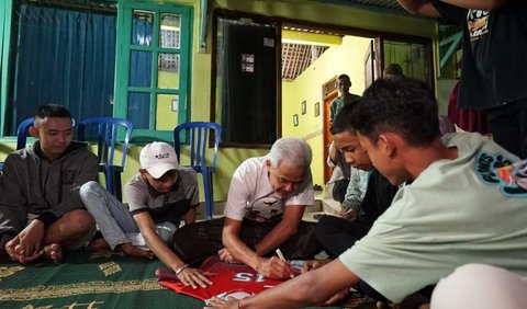 Ganjar, menginap di rumah Ahmad Sumardi, seorang petani di Desa Mertasari RT05/RW05 Kecamatan Purwanegara, Kabupaten Banjarnegara, pada Selasa (25/7/2023) malam.