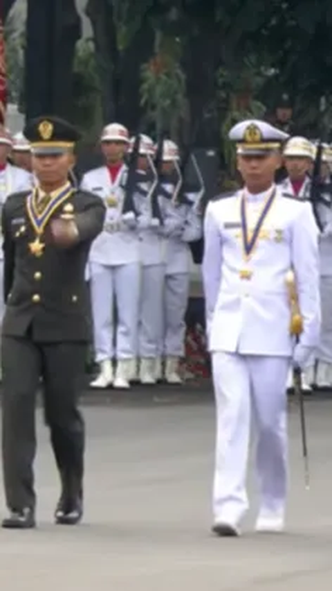 Peristiwa Tak Terduga Pelantikan Perwira TNI-Polri di Istana Negara, Komandan Pasukan Sempoyongan lalu Jatuh Pingsan