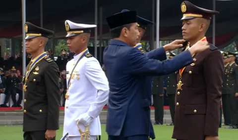 Perwira muda tersebut merupakan lulusan dari Akademi Militer, Akademi Angkatan Laut, Akademi Angkatan Udara, dan Akademi Kepolisian.