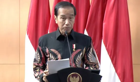 Jokowi menyebut, jika ada yang mengakali sistem e-Katalog itu, maka bisa terjadi korupsi. Dia pun meminta menghormati proses hukum yang tengah bergulir di KPK.