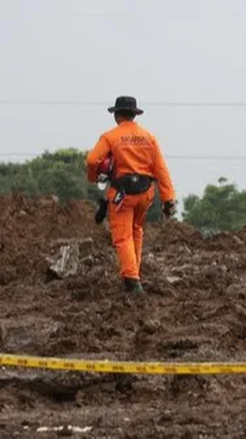 Helikoter BNPB Mendarat Darurat di Area Terbuka Kotawaringin Barat