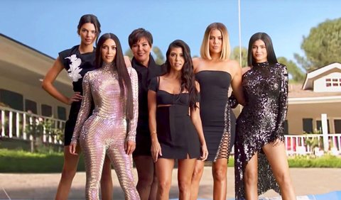 Dilansir dari Seventeen.com, Keeping Up with The Kardashians mengakhiri acaranya pada Juni 2021 setelah 20 season.