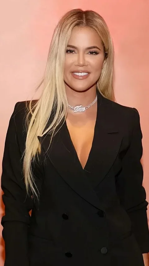 2. Khloé Kardashian - 50 juta USD/Rp741 miliar