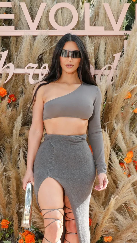 6. Kim Kardashian - 1,8 miliar USD/Rp27 triliun