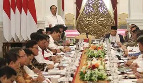 Menteri Investasi/Kepala BKPM Bahlil Lahadalia menambahkan, pertemuan Jokowi dan Airlangga hanya berlangsung tiga menit. Bukan tiga jam.
