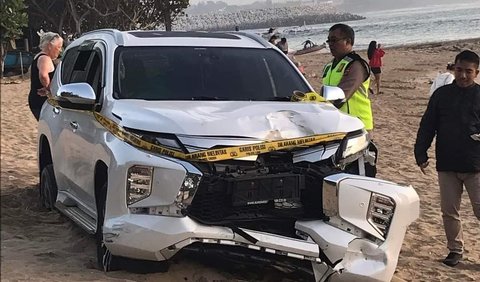 Sementara, untuk kerugian lakalantas tersebut diperkirakan sekitar Rp2 juta dan untuk pelaku tabrak lari apakah benar adalah Warga Negara Asing dan dalam keadaan mabuk, pihak kepolisian belum mengetahuinya dan pelaku masih diburu.