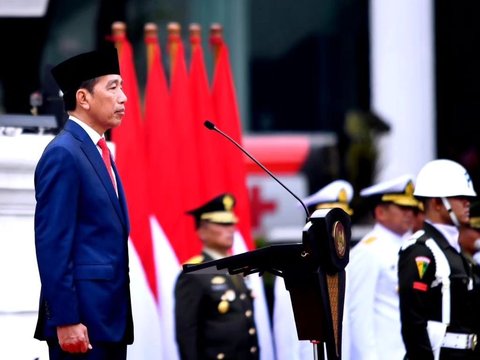 Presiden Jokowi Pimpin Upacara Praspa TNI-Polri