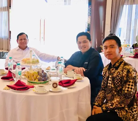 Gibran Makan Siang Bareng Relawan Jokowi, Ada Apa?