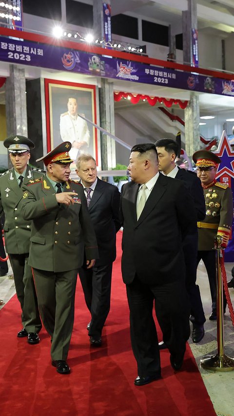 Rusia menjadi negara asing yang pertama melakukan kunjungan resmi kenegaraan ke Korea Utara sejak pandemi Covid-19 berakhir.