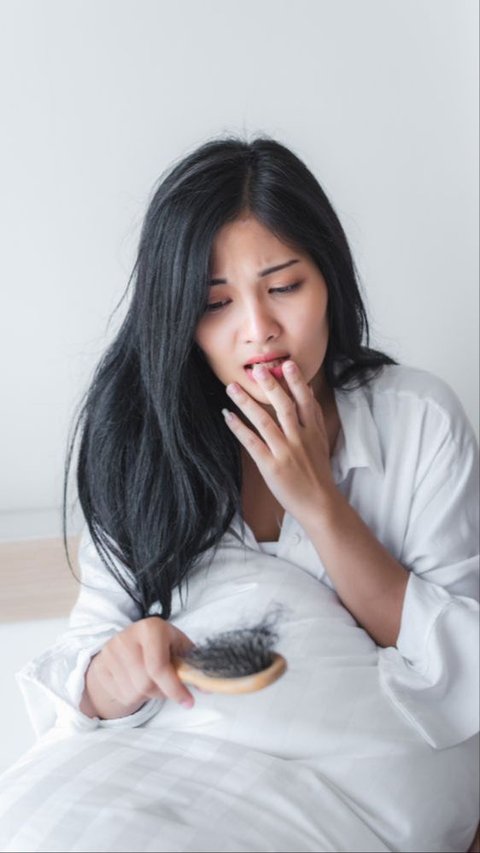 Stres Bisa Menyebabkan Rambut Rontok, Mitos atau Fakta Sih?