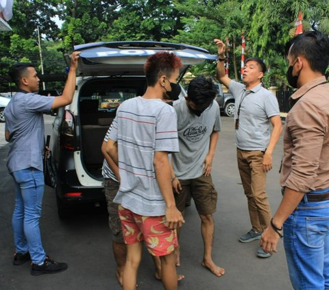 Korban yang sudah berkata apa adanya justru tidak dipercaya oleh pelaku hingga akhirnya tindakan penganiayaan pun terjadi.