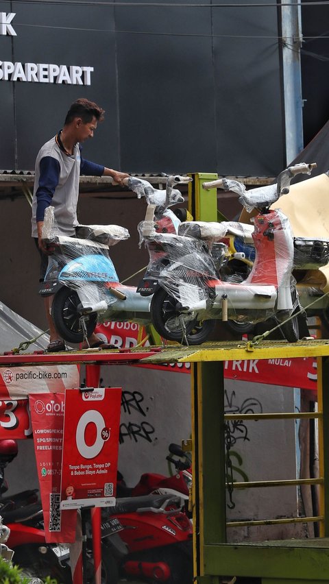 FOTO: Sepeda Motor Listrik Masih Sepi Peminat Meski Sudah Disubsidi