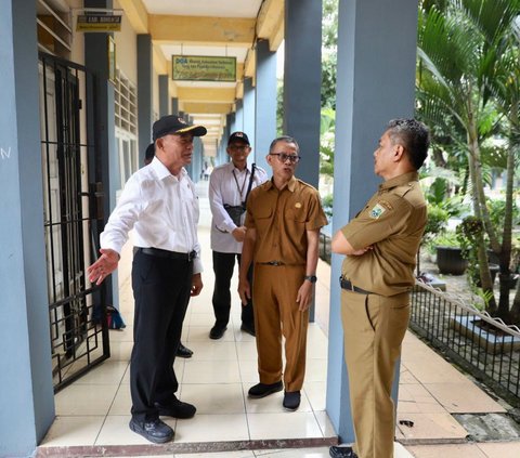 Menteri Jokowi Sidak Zonasi PPDB di SMA Tangsel, Begini Temuannya