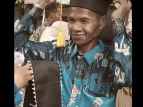 Dampingi Anak Wisuda, Ayah Ini Menangis saat Coba Toga dan Selempang Anaknya