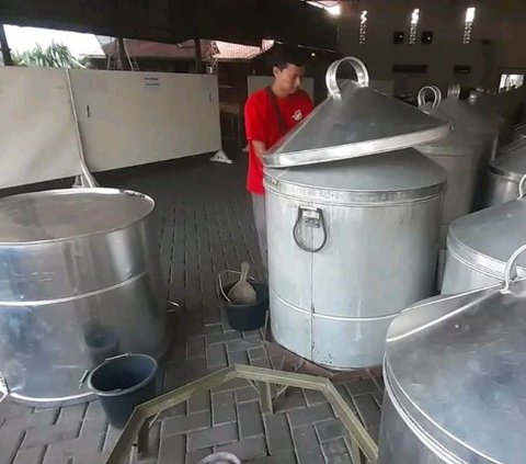 Mengenal Tradisi Buka Luwur, Momen Penggantian Kain Penutup Makam Sunan Kudus