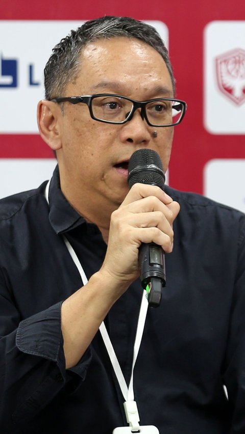 Head Marketing LOC, Stephen Walangitang memberikan keterangan saat konferensi pers Indonesia International Basketball Invitational di Indonesia Arena, Senayan, Jakarta, Kamis (27/07/2023).