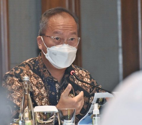 Menteri Perindustrian Agus Gumiwang Kartasasmita mewaspadai negara-negara lain yang mengincar pasar konsumen muslim Indonesia untuk memasarkan produk halal mereka.