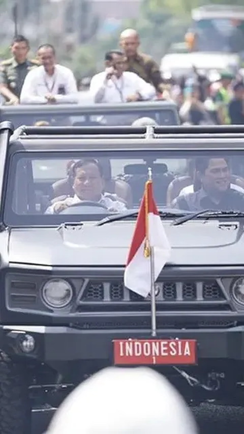 Mesra saat Kunjungi Pabrik Pindad, Jokowi Dinilai Tunjukkan ke Publik Dukung Prabowo