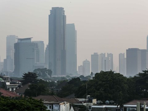 FOTO: Polusi Jakarta Terburuk Dunia, Warga Diimbau Kurangi Penggunaan Kendaraan Pribadi