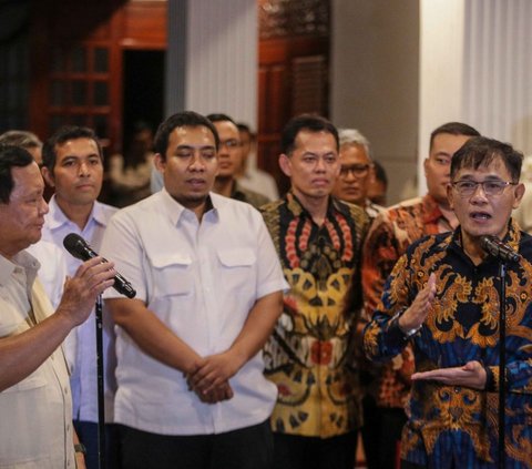 Sekretaris Jenderal PDI Perjuangan Hasto Kristiyanto mengungkap telah berdialog panjang dengan Budiman Sudjatmiko. Dialog tersebut membahas pertemuan Budiman dengan Ketua Umum Gerindra Prabowo Subianto