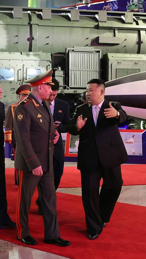 Kim Jong-un Pamerkan Rudal Nuklir ke Menhan Rusia