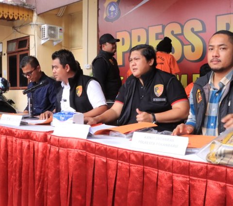 Empat pelaku pencurian dengan kekerasan atau perampokan ditembak polisi. Sebab, para pelaku itu melawan dan berusaha kabur saat ditangkap tim gabungan Resmob Jembalang Satreskrim Polresta Pekanbaru dan Polda Riau.