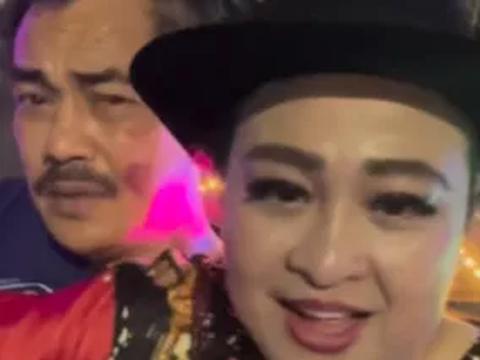 Momen Wakapolri Komjen Agus dan Istri Naik Andong di Kampung Halaman, Vokalis Top Sampai Bereaksi