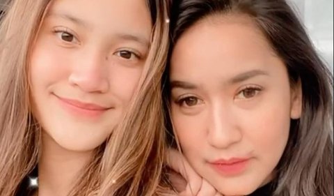 Risma juga suma membagikan foto kebersamaan dengan anaknya.