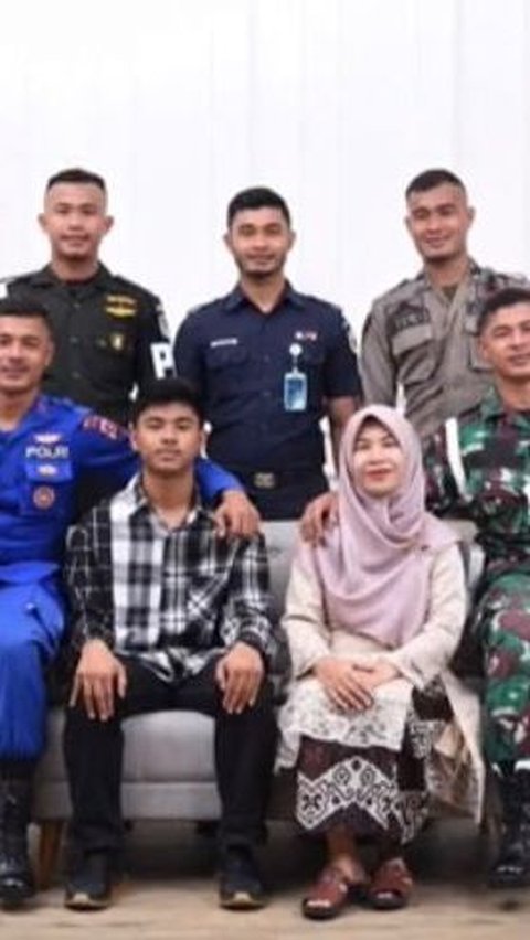 Ibu Hebat Ini Besarkan 6 Anak Seorang Diri hingga Sukses, Ada yang Jadi TNI hingga Polisi