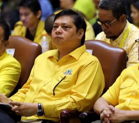 Ketum Golkar Airlangga Hartarto menemui Puan Maharani.