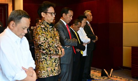 Di China, Jokowi juga menggelar pertemuan bisnis bersama Kamar Dagang Indonesia di Tiongkok (INACHAM) dan sejumlah pengusaha Tiongkok di Shangri-La Hotel, Chengdu, China.