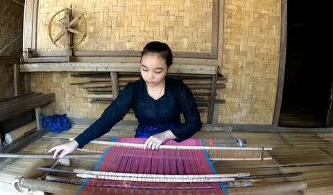 Diajarkan menenun sejak usia 5 tahun