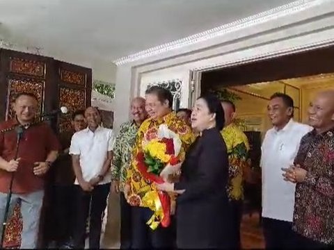 Menakar Untung Rugi Golkar Duet PDIP Lewat Simbol Bunga Politik Merah Kuning