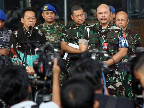 FOTO: Didatangi Barisan Puspom TNI, KPK Minta Maaf dan Mengaku Khilaf usai Tetapkan Kabasarnas Tersangka