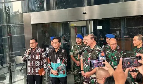 KPK telah meminta maaf atas kesalahan dalam menetapkan tersangka Kepala Basarnas Marsekal Muda Henri Alfiandi. TNI melayangkan kritik terhadap penetapan tersangka KPK terhadap prajurit militer yang dianggap melampaui kewenangan.