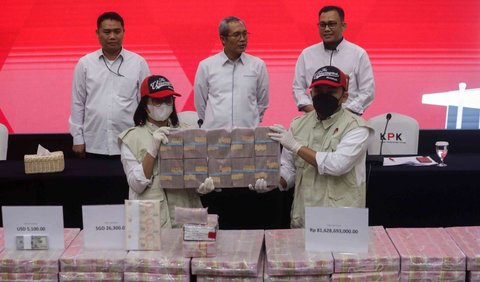 Direktur Penyidikan KPK Brigjen Asep Guntur Rahayu mengajukan surat pengunduran diri.