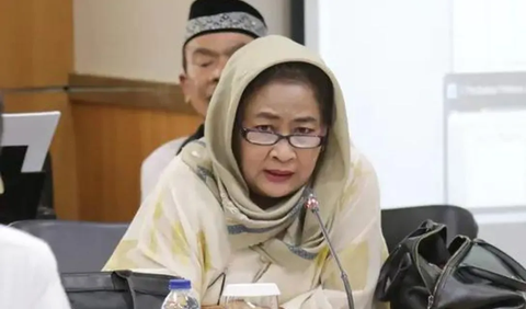 Sekretaris Jenderal PDI Perjuangan Hasto Kristiyanto mengungkap anggota DPRD DKI Jakarta Fraksi PDIP Cinta Mega mendapatkan sanksi pelanggaran berat.