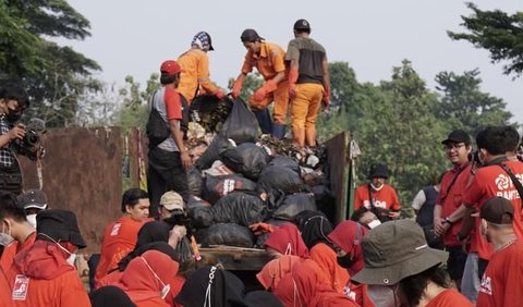 Ketua DPD PSI Tangsel, Andreas Arie menyoroti pentingnya pengelolaan sampah yang baik.