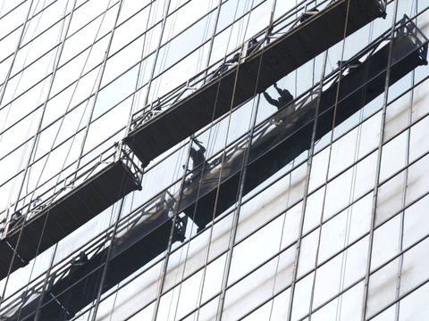 FOTO: Gedung Pencakar Langit Jakarta Kusam Akibat Polusi Udara