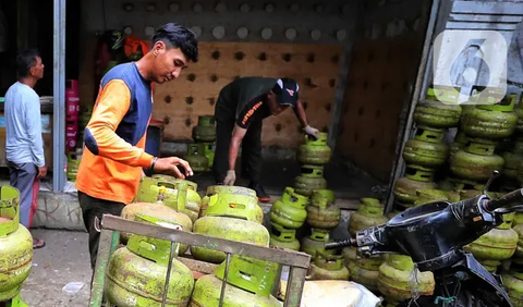 Sebelumnya, Direktur Utama PT Pertamina (Persero), Nicke Widyawati buka suara terkait kelangkaan gas elpiji 3 kilogram (Kg) di sejumlah daerah.