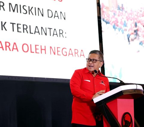 Sekretaris Jenderal PDI Perjuangan Hasto Kristiyanto menyampaikan pesan Ketua Umum PDI Perjuangan Megawati Soekarnoputri kepada para kader di Jambi. PDIP menggelar Rapat Kerja Daerah (Rakerda) lll PDIP Provinsi Jambi, Sabtu (29/6).