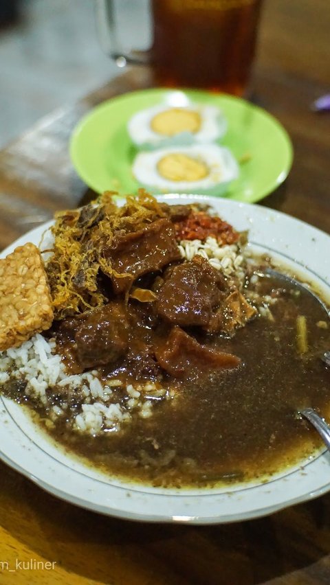 4. Rawon Pak Pangat<br />Jl. Ketintang Baru Selatan I 15, Gayungan, Surabaya