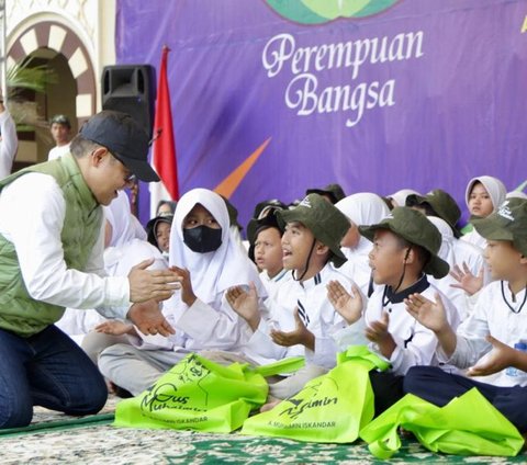 Ketua Umum Partai Kebangkitan Bangsa (PKB) Abdul Muhaimin Iskandar atau Gus Imin mengajak 1.000 anak Yatim Piatu dari sejumlah daerah di Jabodetabek berwisata ke Taman Impian Jaya Ancol, Jakarta, Sabtu (29/7).