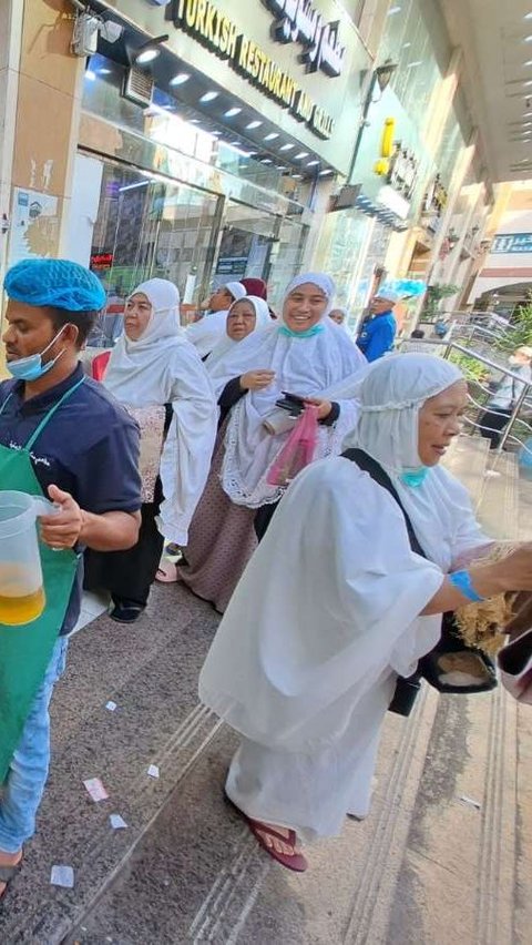 Cerita Seru Jemaah Haji Jabar Kulineran di Mekkah, Jajan Martabak Telur Turki sampai Bakso Rusia