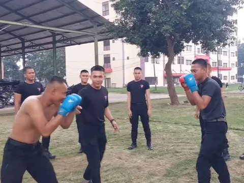 Olahraga Sore Boxing Ala Brimob