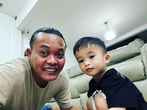 Lucu, Baby Adzam Anak Sule saat Video Call dengan Sang Ayah