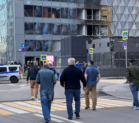 Serangan pesawat tak berawak di ibu kota Rusia itu terjadi pada hari Minggu pagi. Akibat serangan itu dua blok kantor mengalami kerusakan.<br /><br />Buntut serangan ini telah memaksa walikota Moskow melakukan tindakan penutupan bandara di kota itu.