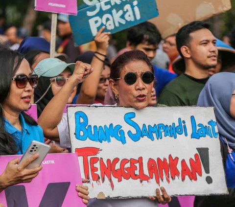 Ia pun juga mengajak masyarakat agar lebih peduli lagi terhadap lingkungan. <br /><br />Susi juga mengingatkan soal bahaya plastik terhadap kehidupan laut.