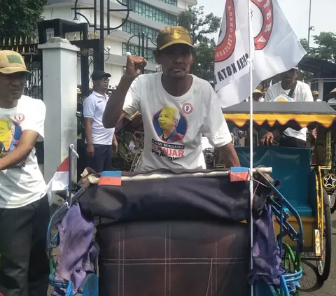 Cara Unik Ratusan Tukang Becak di Bogor Dukung Ganjar Lewat Video Call