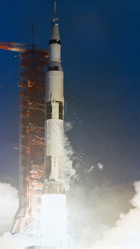 Apollo 12: Sambaran Petir